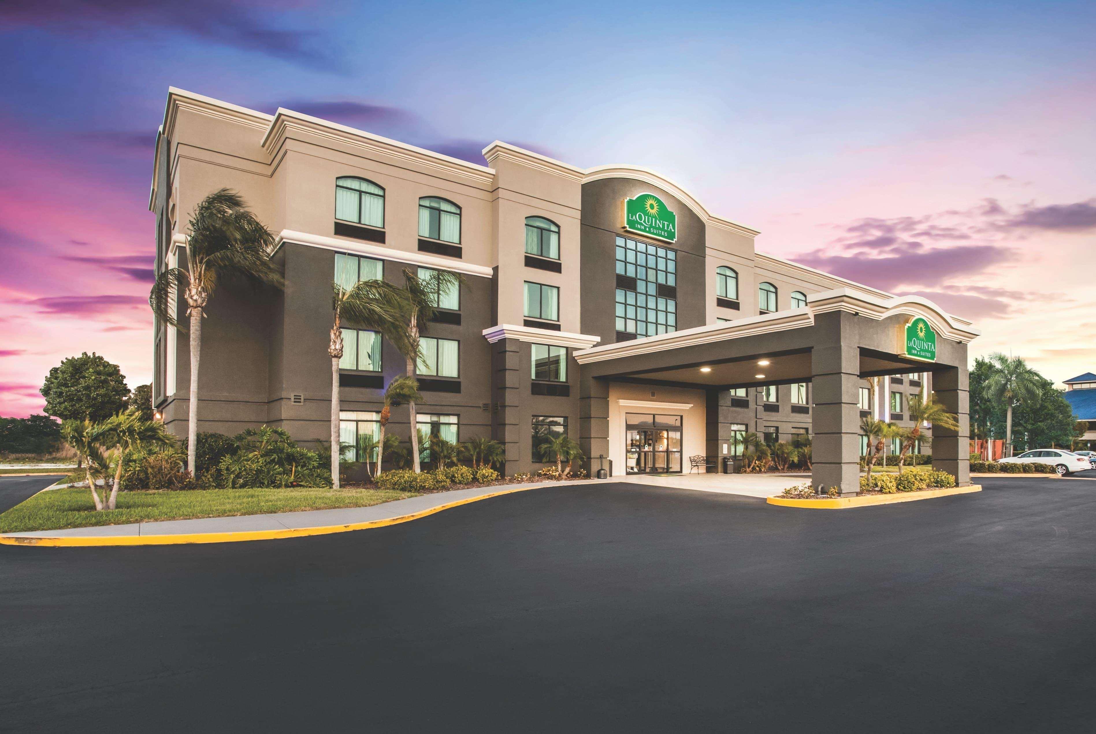 La Quinta By Wyndham Clearwater South Hotel Exterior foto