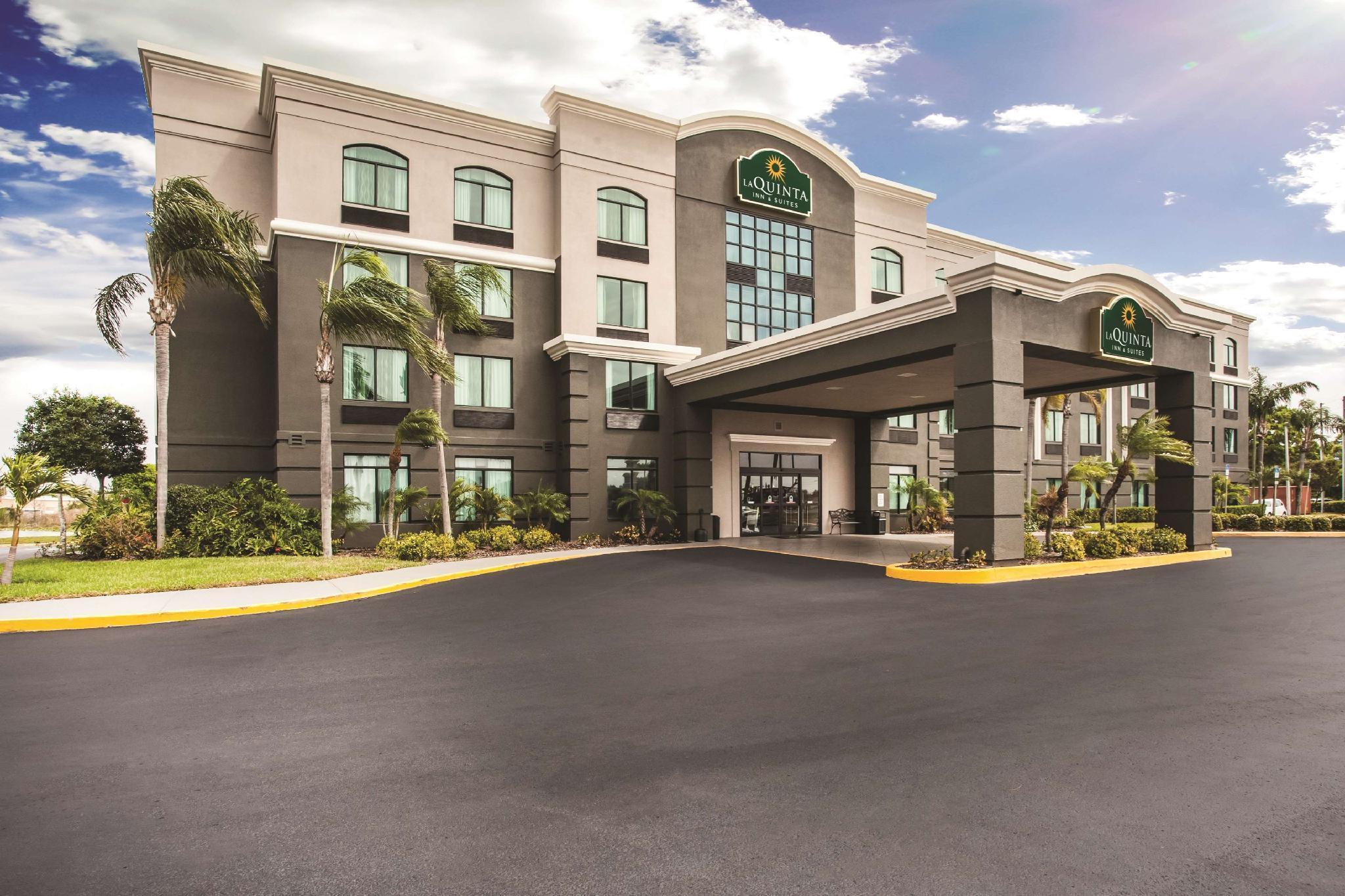 La Quinta By Wyndham Clearwater South Hotel Exterior foto