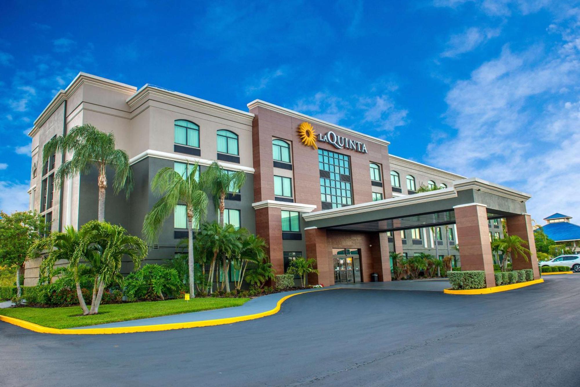 La Quinta By Wyndham Clearwater South Hotel Exterior foto