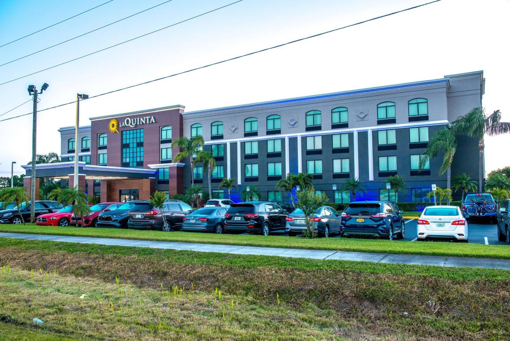 La Quinta By Wyndham Clearwater South Hotel Exterior foto