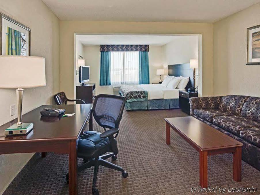 La Quinta By Wyndham Clearwater South Hotel Exterior foto